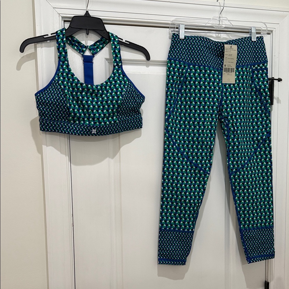 Stylish Green and Blue Women's power set. Zipper pocket on back of pants